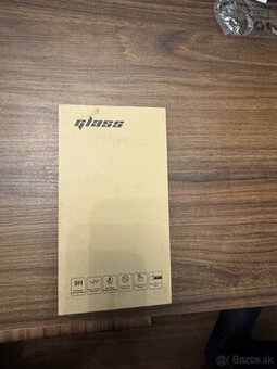 Predám balenie 4 kusov skiel na apple iphone 15 pro