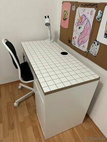 Písací stôl a stolička