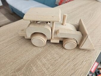 Dreveny traktor