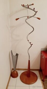 Vešiak do predsiene, stojan na dáždniky