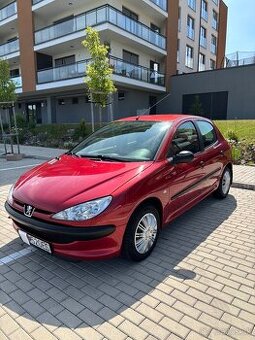 Predám Peugeot 206 1.1 Benzín