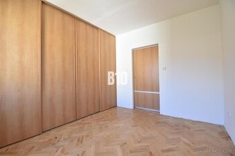 Priestranný 4 izbový byt na dobrej adrese
