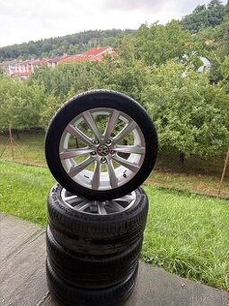 VW 235/45 R17