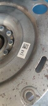 Audi 0B5 zotrvačnik