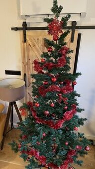 Vianočný stromček s ozdobami