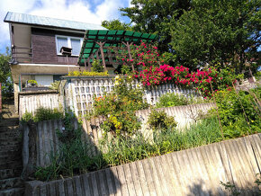 Záhradná  chata a záhrada na pozemku 837 m2 .
