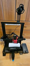 3D tlačiareň Creality Ender-3 V2 s mnoho úpravami