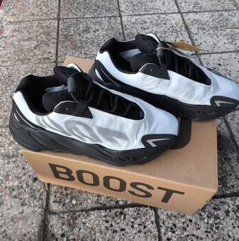 Adidas Yezzy 700