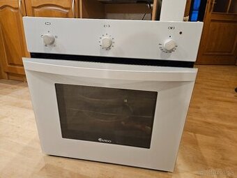 Vstavaná elektrická rúra a plynová varná doska