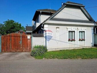 Rodinný dom s veľkým pozemkom v centre obce Pata (okres Gala