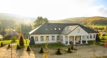 Luxusná Kúria pri Trenčíne – 14 Izieb, 5700 m² Pozemok