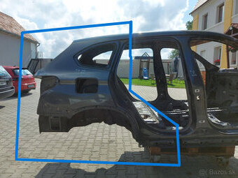 časti karoserie BMW F48 X1 2016 prah stlpik blatnik