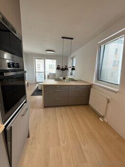 Moderný 2 izb. byt Na Rendezi, BA III s parkovaním v cene