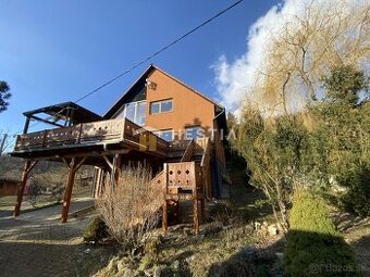 ZNÍŽENÁ CENA  RODINNÁ USADLOSŤ v úžasnej lokalite, pozemok