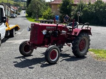 Farmall McCormick D-212 traktor
