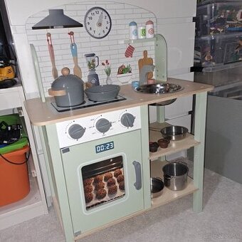 Detska drevena kuchynka