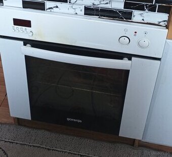 Vstavané elektrická rúra+automatická práčka a tepovač