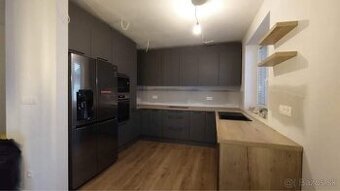 Darujem dvierka z celej kuchyne