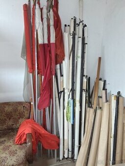 Vlajky,plagaty,mapy,stoličky