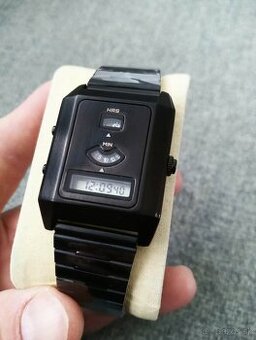 Zaujímavé hodinky jump hour, kombinácia analóg / digitál