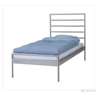 Kovová posteľ Ikea