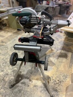 Pokosova pila Metabo KGS 305 M plus stojan KSU 251
