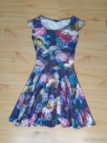 Úpletové šaty s kruhovou sukňou, veľkosť S - 1