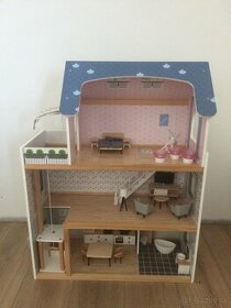 Dreveny domček pre bábiky