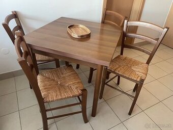 Rozkladací kuchynský stôl so stoličkami