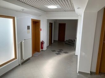 Prenájom 4 x kancelárie - aj jednotlivo