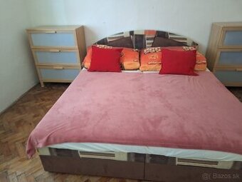 Predam manželskú posteľ s uložným priestorom
