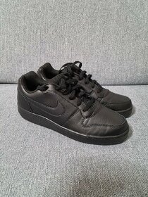 Nové tenisky NIKE.