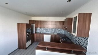 Na predaj priestorný 3 izbový byt po rekonštrukcii Senica.