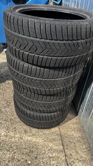 Predám zimné pneumatiky Pirelli Sottozero 255/40R18 - 1