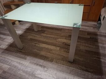 Jedálenský stôl - 1