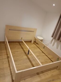 Predam manzelsku postel s masivu