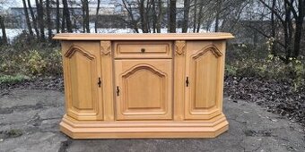 Rustikálna masivná komoda