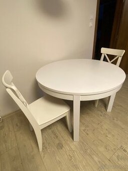 Stôl a 2 stoličky