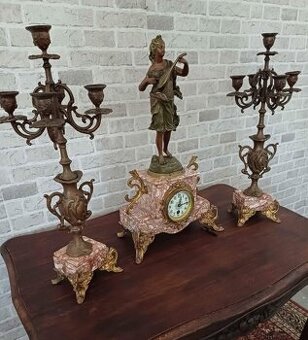 Staroẓ̌itné hodiny