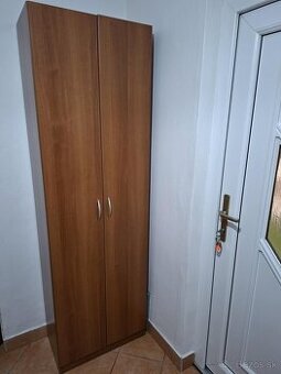 Skriňa vešiak botník