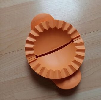 Tupperware pirôžkovač