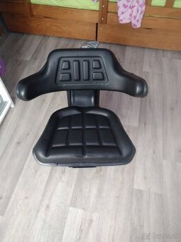 Sedačka na traktor