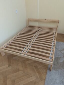 Posteľ IKEA