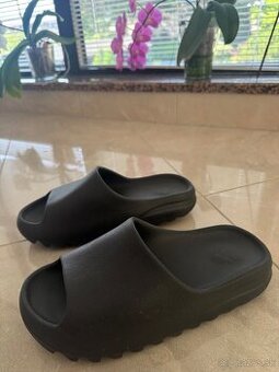 Yeezy slide