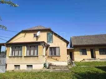 Rodinný dom s veľkým pozemkom – Beluša, Slatinská ulica