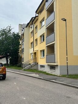 Priestranný 1-izbový byt s balkónom – Komenského, Sereď