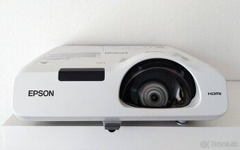 Predám projektor EPSON EB-530