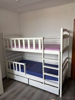 Poschodová posteľ z masívu + matrace