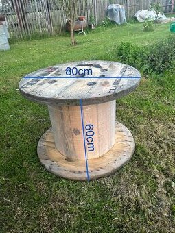 Dekoračne drevene špulky