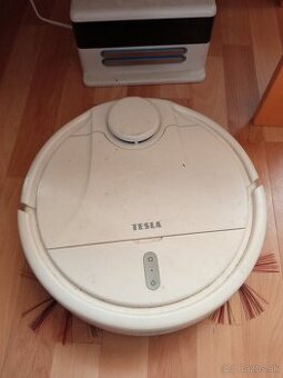 Robotycký vysavač Tesla
